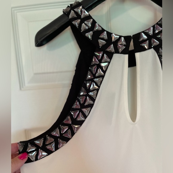 Express Embellished Top Ivory Black Trim Silver Triangles - Picture 3 of 6